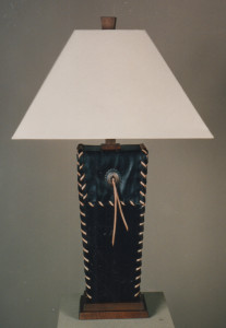 Bl leather lamp sq tan trim